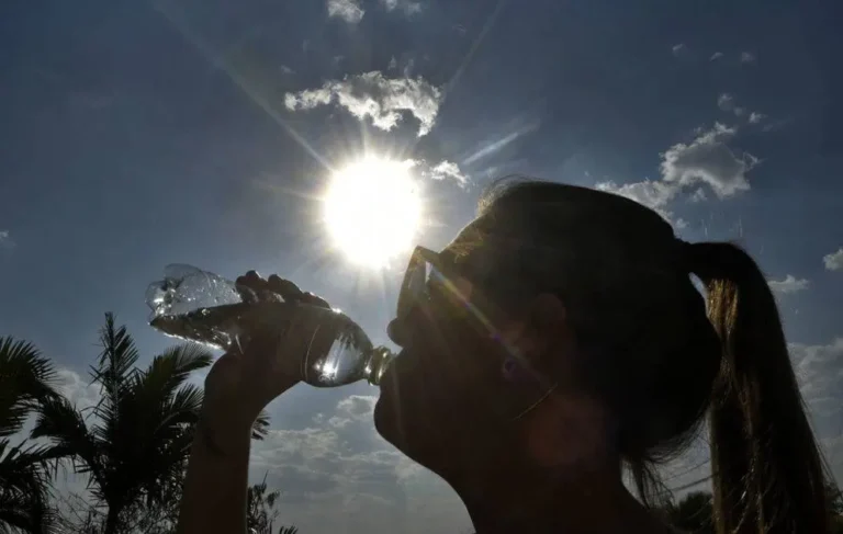 Calor extremo y lluvias aisladas dominarán el panorama meteorológico este jueves