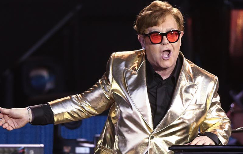 Elton John se recupera de una infección ocular grave que le ha dejado la "vista limitada"