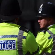 Cinco niños detenidos vinculados al asesinato de un hombre de 80 años en Inglaterra