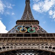 Ministra de Cultura pide consultas antes de dejar los anillos olímpicos en la torre Eiffel