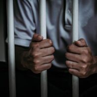 Se entrega a las autoridades hombre acusado de matar a otro en Santiago 