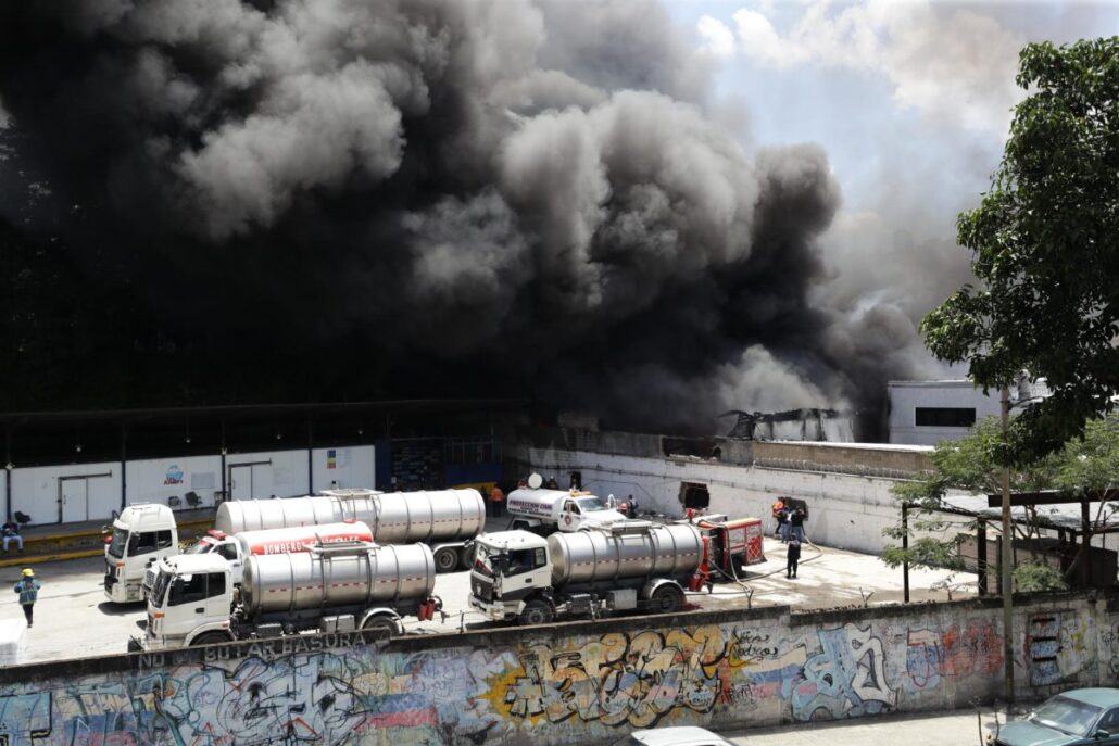 Bomberos venezolanos controlaron un incendio de "gran magnitud"