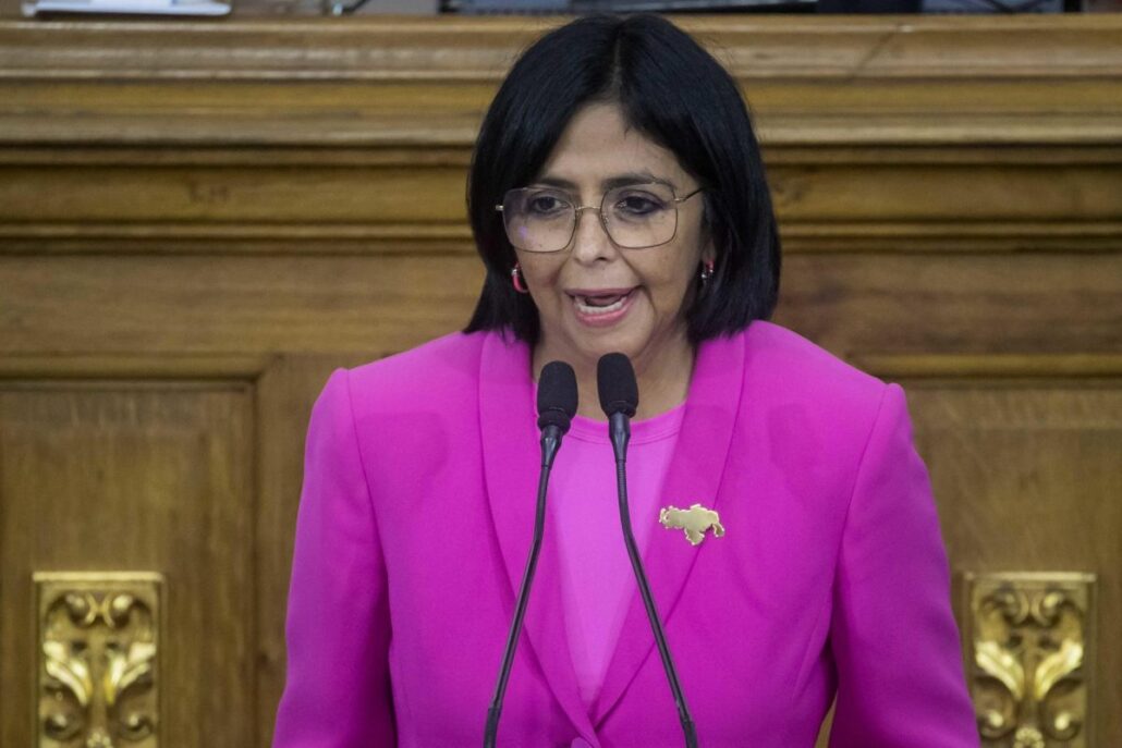 Vicepresidenta de Venezuela reitera RD adeuda 350 millones de dólares; exige a Abinader pagarla "sin dilación alguna"