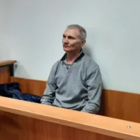 Sale en libertad un ruso que fue condenado por un dibujo de su hija contra la guerra