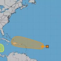 Centro Nacional de Huracanes monitorea sistema tropical en el Atlántico con potencial de desarrollo