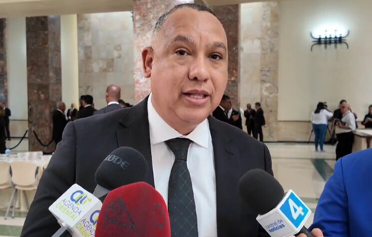 Alexis Jiménez: Abinader "es el primer presidente que en vez de buscar poder se ha quitado poder"