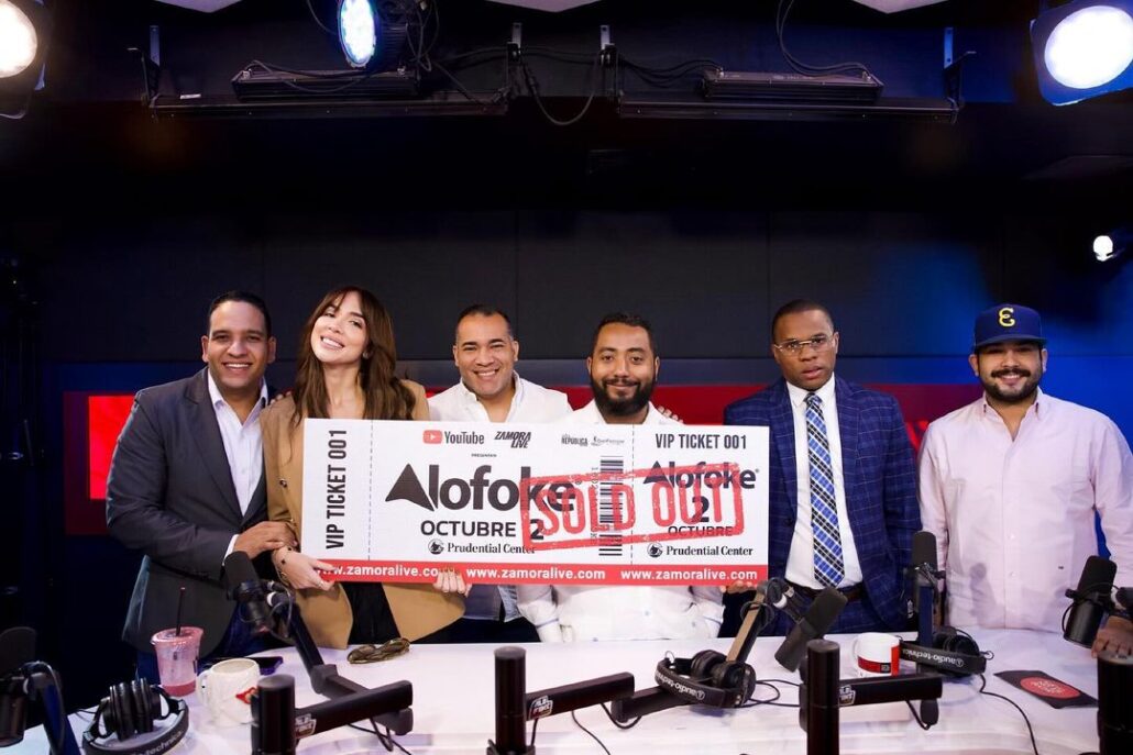 Elenco "Esto No es Radio" celebra éxito del evento Alofoke en el Prudential