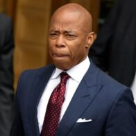 Alcalde de Nueva York pide a un juez federal que desestime su cargo por soborno