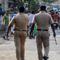 Una pareja de estafadores prometían revertir la edad con "máquina del tiempo" en la India