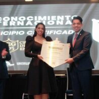Alcaldesa de SDN recibe reconocimiento en México