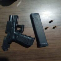 Arrestado hombre en flagrante delito por supuesta agresión a su pareja y porte ilegal de pistola