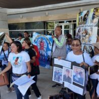 Madres protestan frente a la Procuraduría General exigiendo justicia por sus hijos asesinados