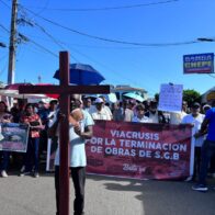 Con un viacrucis, exigen al Gobierno obras esenciales para Sabana Grande de Boyá
