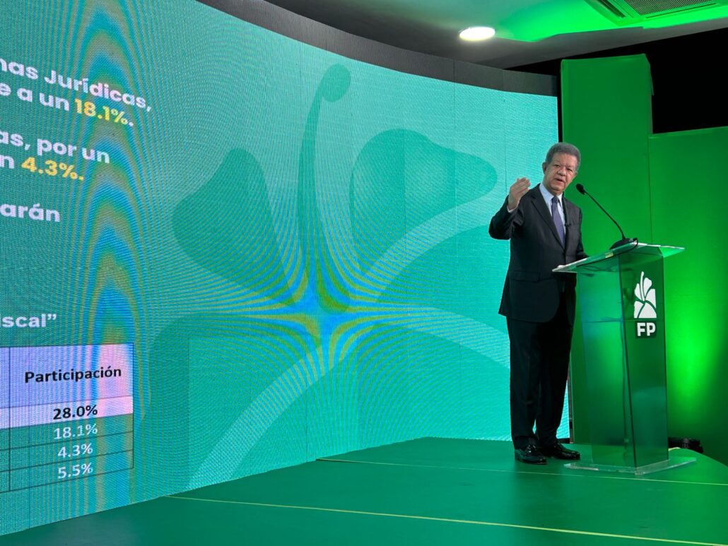 "Hasta los muertos pagarán impuestos", dice Leonel al criticar reforma