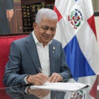 Alfredo Pacheco y Ricardo de los Santos firman la nueva constitución