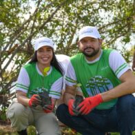Voluntarios de la Refinería Dominicana de Petróleo plantaron cientos de plantas uva de playa en Nigua