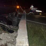 Accidentes de tránsito derriban postes y originan avería