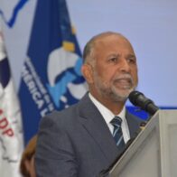 Eduardo Hidalgo encabeza las preferencias de los maestros con más del 64%, según encuesta