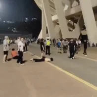 Imagen externa. Hombre atropella multitud y mata 35 personas y deja al menos 40 heridos en las afueras de un estadio