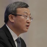 China, "dispuesta a hablar" con EEUU para impulsar el comercio y limar diferencias