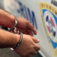 Detienen a hombre por posesión de sustancias controladas en SDN