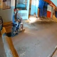 Se entregan a la policía dos integrantes de red de robo de motocicletas en Santiago