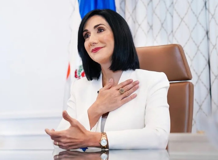 Raquel Arbaje evita pronunciarse sobre Haití y señala que "cuando el presidente habla, la esposita se queda tranquila"