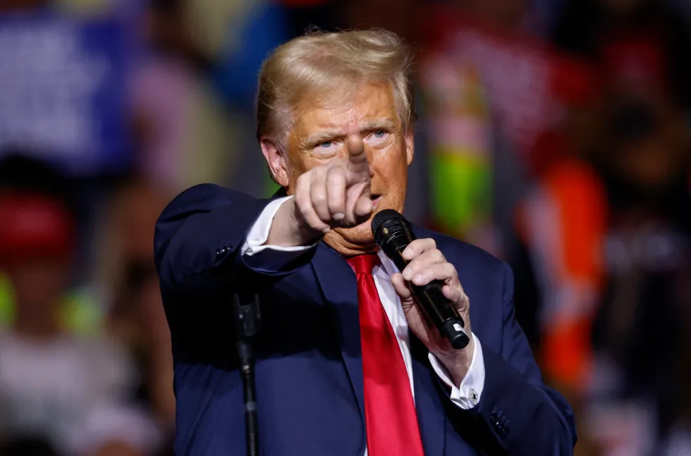 Trump ordena por decreto volver a los sorbetes  plástico para sorber líquidos