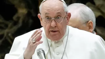 Papa Francisco muestra leve mejoría y respira cierto alivio, informó el Vaticano