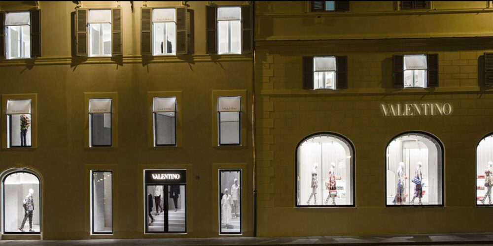 Roban bolsos por valor de 140.000 euros en la tienda de Valentino en el centro de Roma