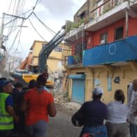 Demuelen edificio que estaba a punto de colapsar en Los Ángeles Peralejos