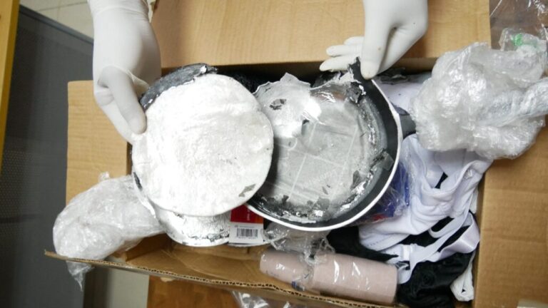 Ocupan dos sartenes rellenos de cocaína que serían enviados a Alemania 6 | Noticias de hoy en República Dominicana Ocupan dos sartenes rellenos de cocaína que serían enviados a Alemania