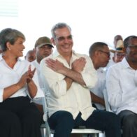 Presidente Abinader entrega 394 nuevos certificados de título de propiedad en Ramón Santana, SPM