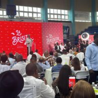 Residentes de Villa Juana dicen sentirse satisfecho de recibir "la brisita navideña"