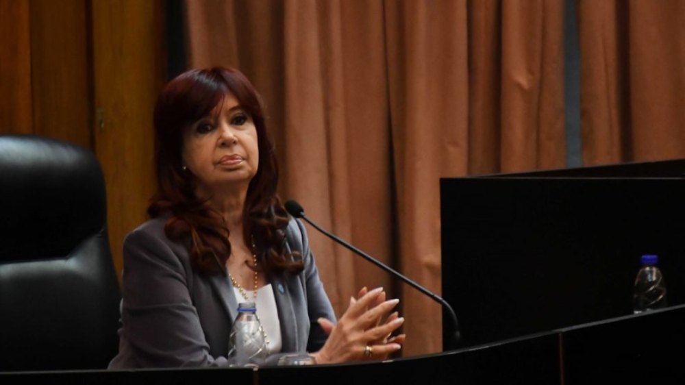 Condenan a 6 años de prisión a expresidenta de Argentina, Cristina Fernández