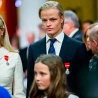 Hijo de la princesa Mette-Marit, acusado de violación, saldrá de prisión hoy