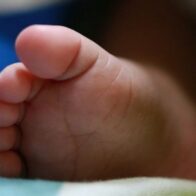 Madre de bebé apuñalada en Villa Rivas retira querella; MP mantiene acusación contra el imputado