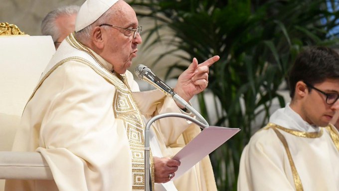 El papa insta a los jóvenes a no conformarse con ser "estrellas de un día" en las redes