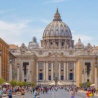 El papa pide "medidas urgentes" y "sacrificios" para sostener las pensiones del Vaticano