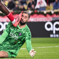 Imagen externa. El portero del PSG recibe un fuerte plantillazo en la cara