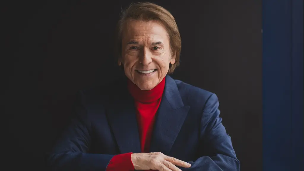 El cantante español Raphael seguirá hospitalizado para "un par de pruebas" pendientes