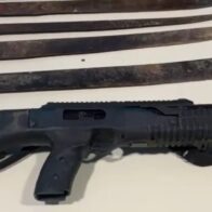 Autoridades incautan fusil ilegal, armas blancas y drogas durante allanamientos en Santiago 