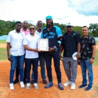 Víctor Pichardo recibe reconocimiento en "Juegos de Grandes Ligas" en Monte Plata