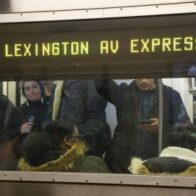Una mujer quemada viva intencionadamente en un vagón del metro de Nueva York