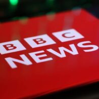 La BBC se queja a Apple después de que su nueva IA generase un titular de noticia falso