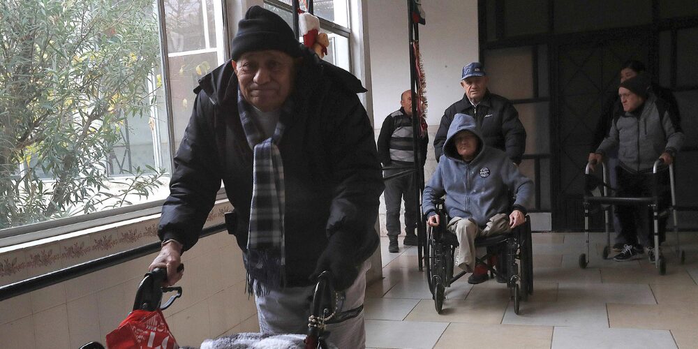 Adultos mayores de EEUU son abandonados en asilos de frontera con México en plena Navidad