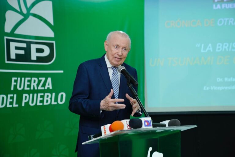 Alburquerque denuncia irregularidades en programa social del gobierno