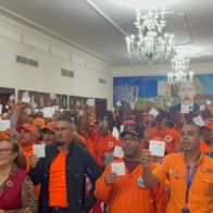 Gobernadora entrega bonos navideños a voluntarios de la Defensa Civil en Santiago