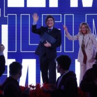 Milei insta a librar una batalla cultural contra la izquierda en un acto de juventudes de Meloni