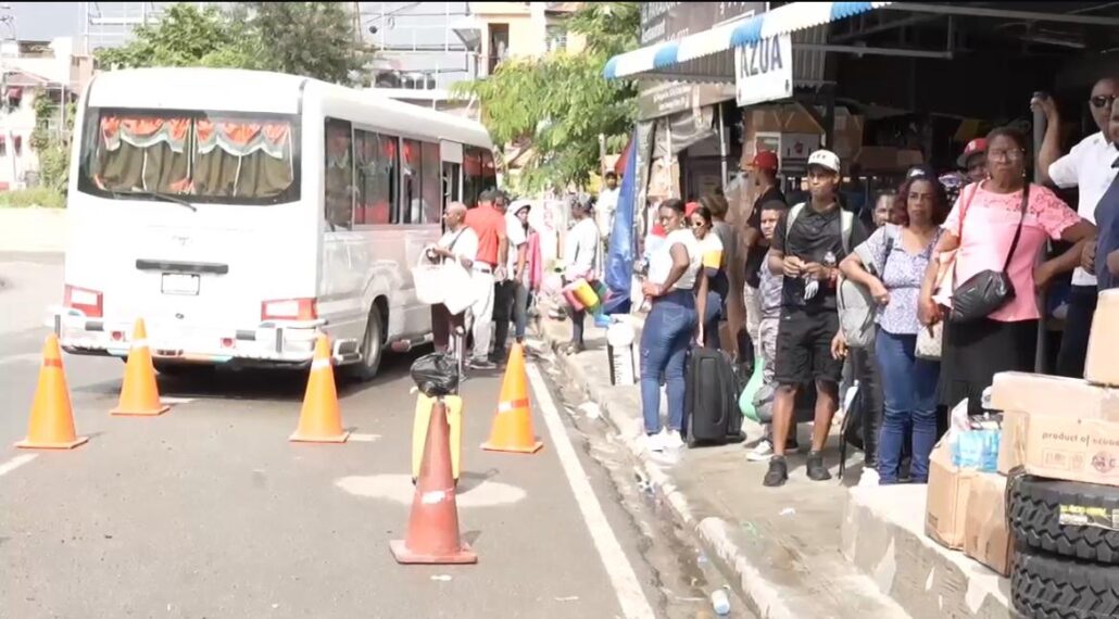 Se activan las paradas de autobuses para la Nochebuena: ciudadanos viajan al interior para celebrar en familia